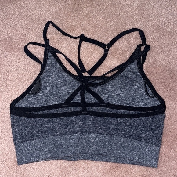 ❌SOLD❌ Gymshark Adapt Marl Seamless Sports Bra-black - Picture 2 of 3